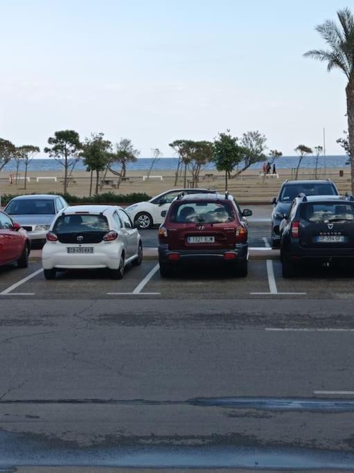 Piso Primera Linea De Mar Lägenhet Empuriabrava Exteriör bild